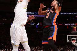 足球直播-关于独行侠鏖战热火，阿德巴约三分雨点燃全场的信息