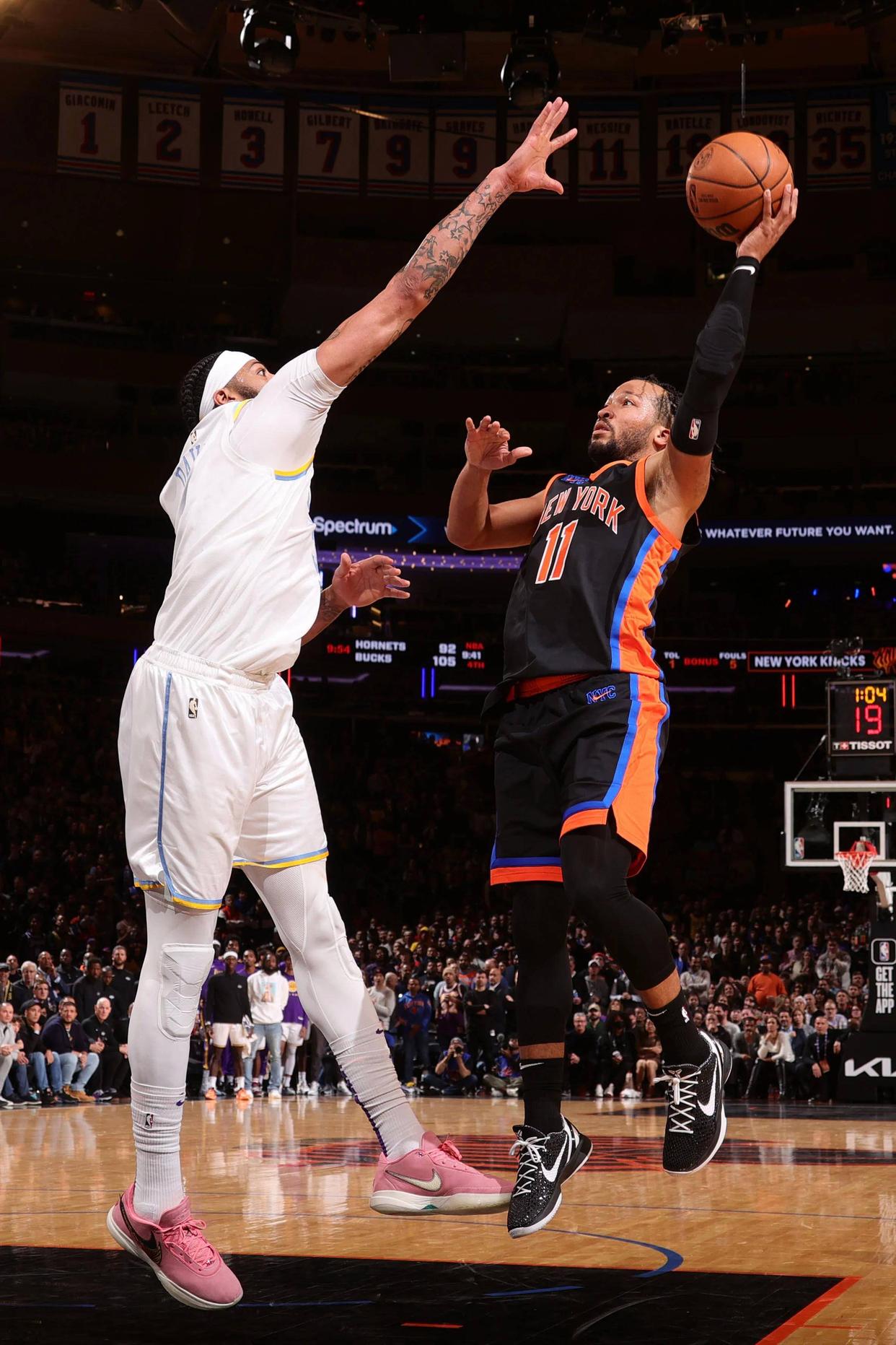 关于独行侠鏖战热火，阿德巴约三分雨点燃全场的信息